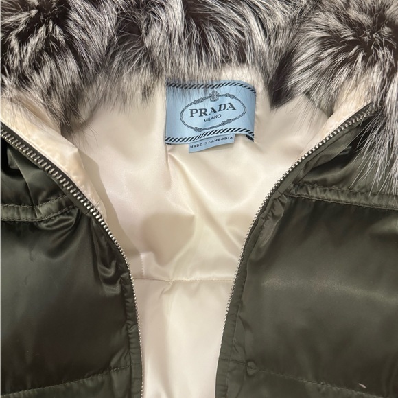 RARE] PRADA POM POM 29X275 DOWN FOX FUR BELTED JACKET  40/6 belt not included - Picture 2 of 11